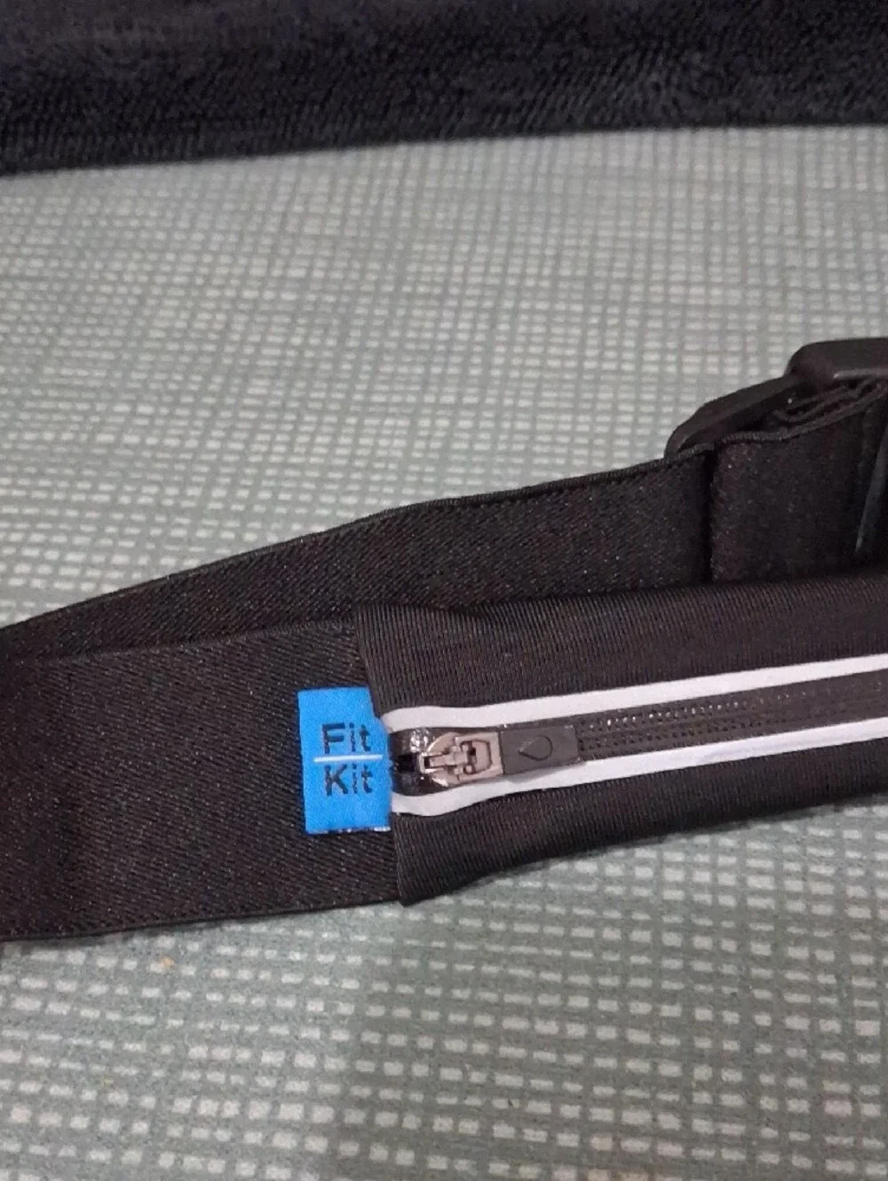 Fit Kit.Black Running Belt with Reflective Zip -